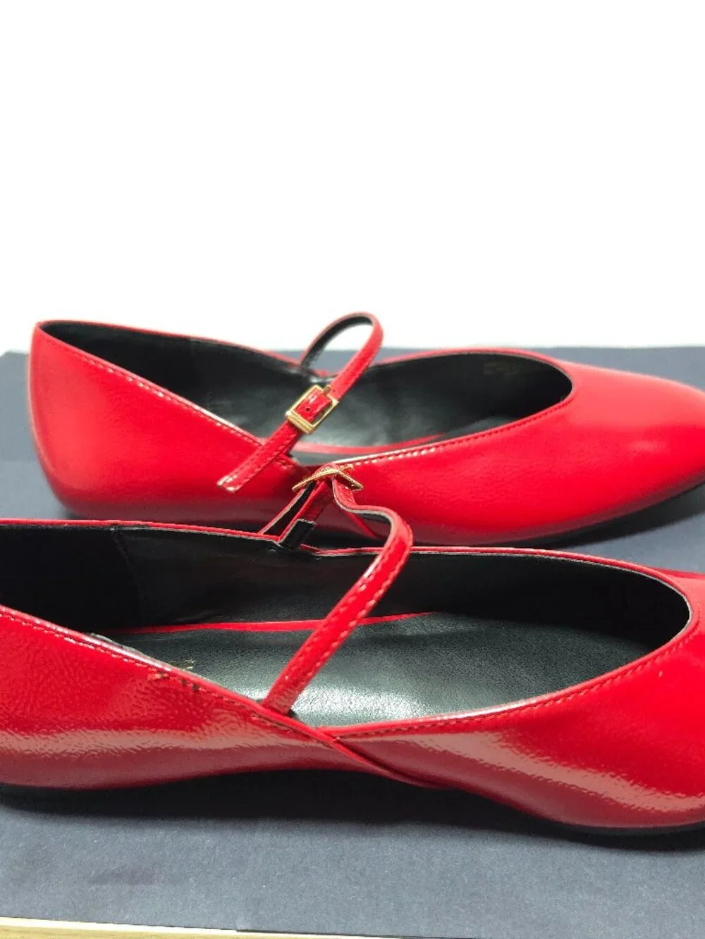 Red Cushionaire Womans Flats (8&1/2)
